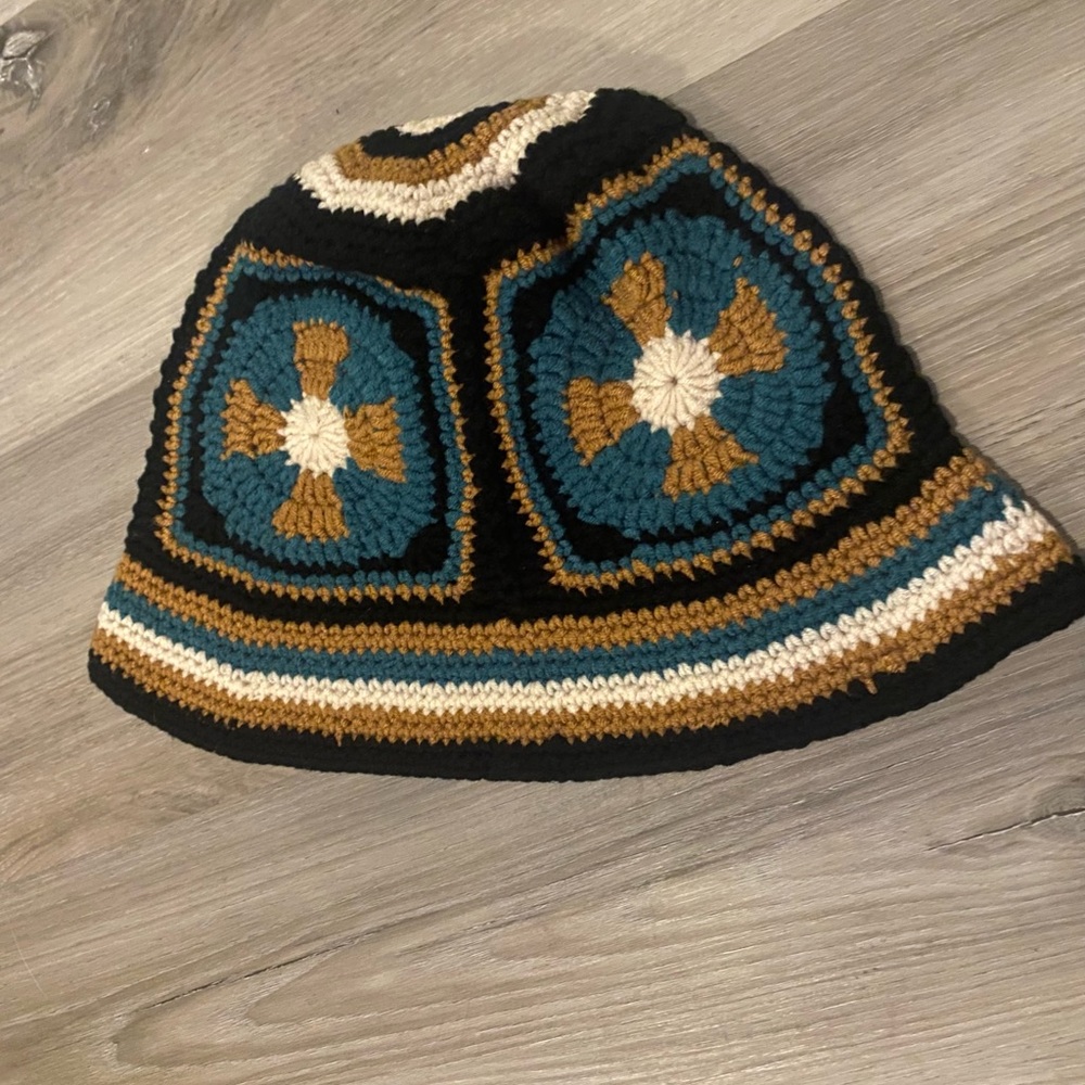 Crochet Style
Never Worn